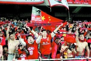六台记者：特狮接受手术，巴萨门将引援考虑阿森霍、德赫亚　据西班牙六台记者JoseAlvarezHaya透露，巴萨考虑签下阿森霍或德赫亚。